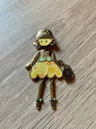 Broche abalorio muñeca