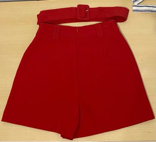 Falda pantalon de color rojo 