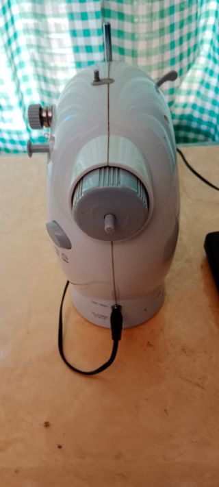 Maquina de coser Pequeña