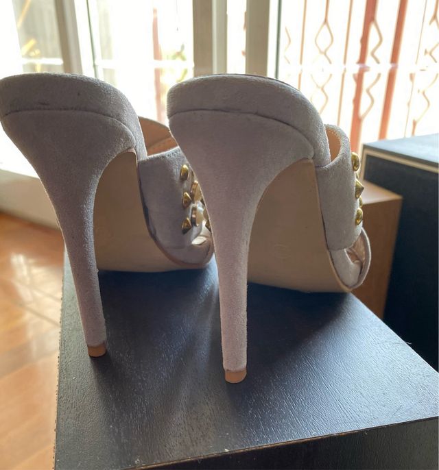 Sandalo con tacco alto fascia incrociata