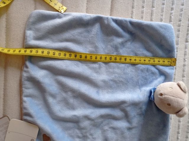 Mantita muñeco bebé 