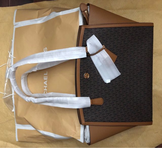 bolso de lujo de piel. Michael. kors a estrenar