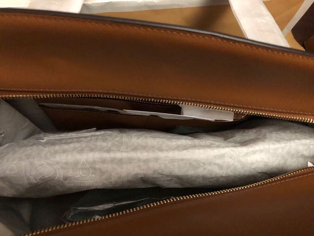 bolso de lujo de piel. Michael. kors a estrenar