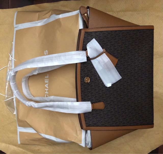 bolso de lujo de piel. Michael. kors a estrenar