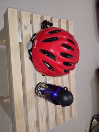 CASCO DE BICI Y BOTELLA DE AGUA