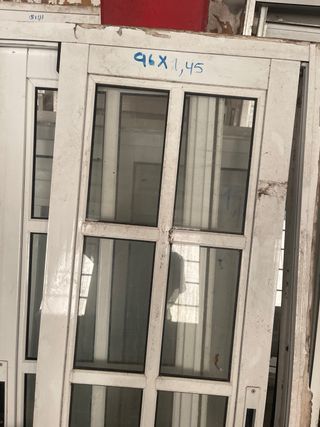 ventana de aluminio grande 