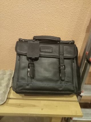OPORTUNIDAD!!!  Maletín portátil Marca IBM en Piel