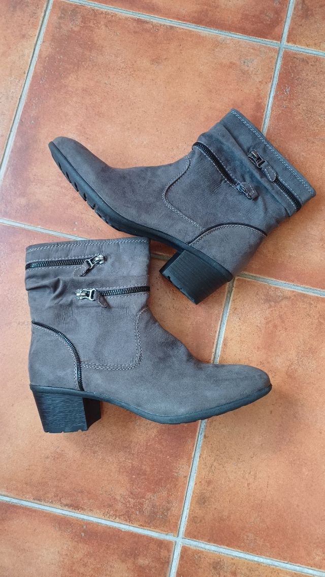 Botines grises talla 42 a estrenar
