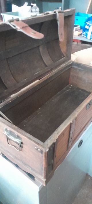 Cofre de Madera y Cuero