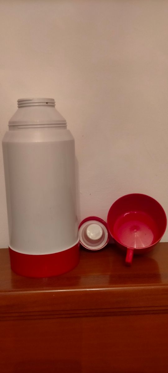 Termo de liquidos con taza de plástico