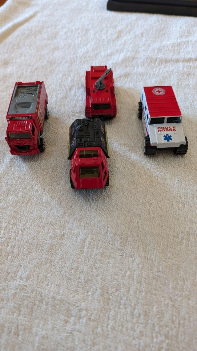 Modellini Auto 4 Pezzi, senza scatola, usati