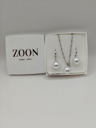 Colgante y pendientes de perlas.