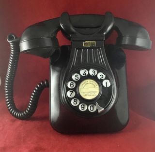 Antiguo teléfono baquelita español SESA CTNE