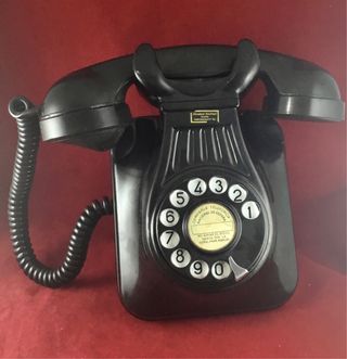 Antiguo teléfono baquelita español SESA CTNE