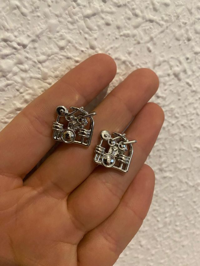 Gemelos con forma de batería