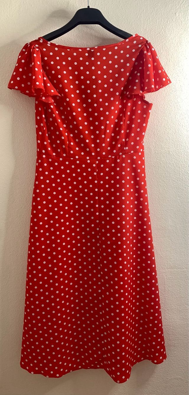 Vastido rojo con puntas blancas