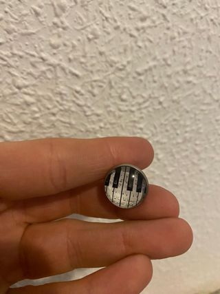 Pin broche forma clave de piano