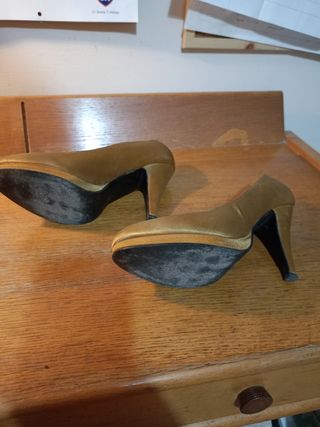 Zapatos plataforma de tacón dorados