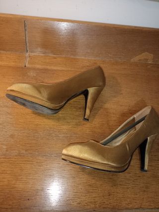 Zapatos plataforma de tacón dorados