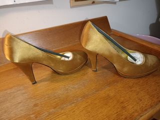 Zapatos plataforma de tacón dorados