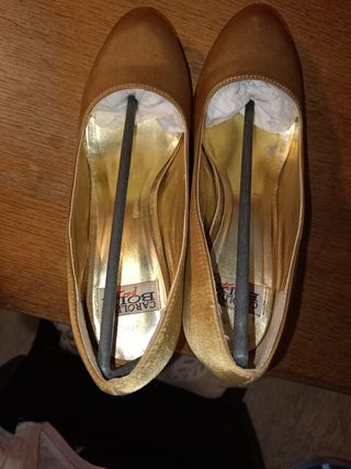 Zapatos plataforma de tacón dorados