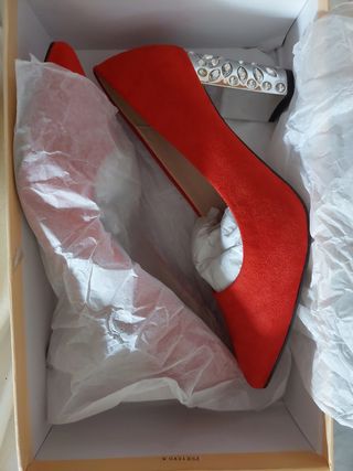 Zapatos ante rojos con cristal Swarosky
