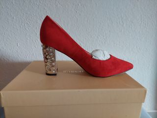 Zapatos ante rojos con cristal Swarosky