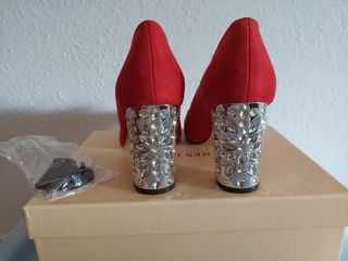 Zapatos ante rojos con cristal Swarosky