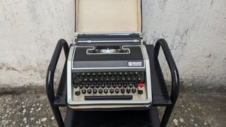 Máquina de escribir Olivetti Lettera DL