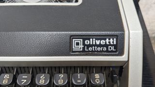 Máquina de escribir Olivetti Lettera DL