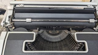 Máquina de escribir Olivetti Lettera DL
