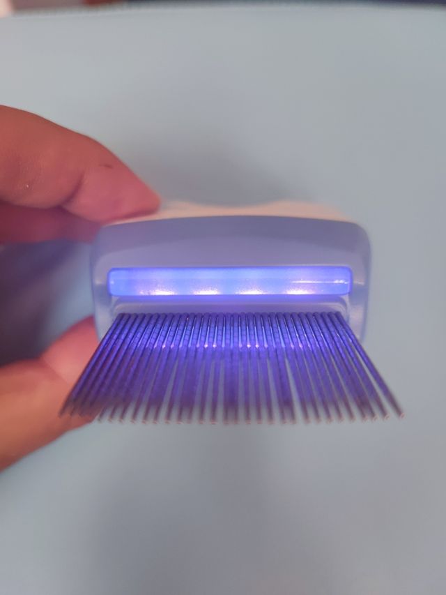 Liendrera Antipiojos con luz UV