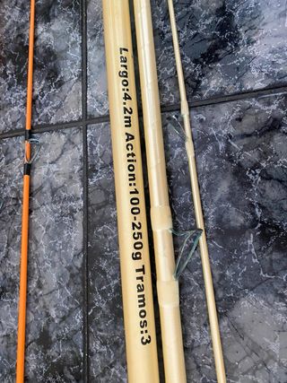 Dos cañas de pescar