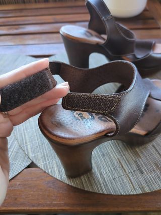 Zapatos de tacón. Pasarela Marron