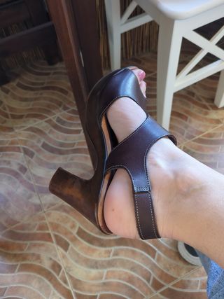 Zapatos de tacón. Pasarela Marron
