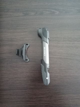 Bomba de bicicleta B-Pro con adaptador 