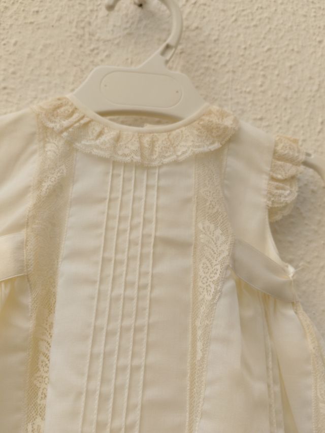 Batón y capota beige