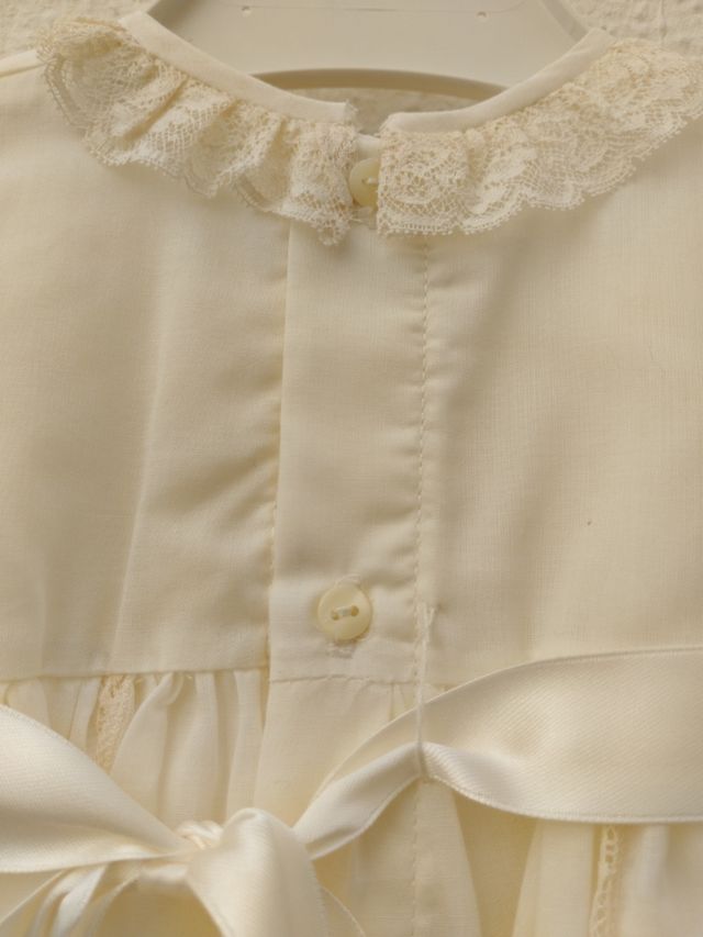 Batón y capota beige