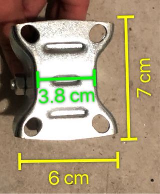 4 ruote fisse, portata massima 50 kg per ruota, 8 ruote di ricambio di uguali dimensioni con relativi perni e borchie.