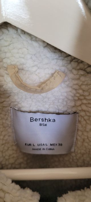 Cazadora Bershka oversize talla L