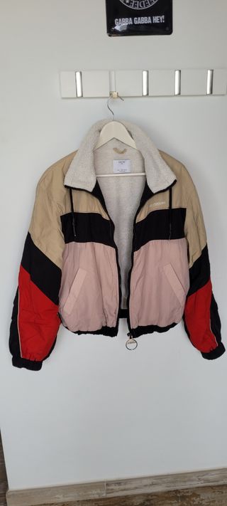 Cazadora Bershka oversize talla L
