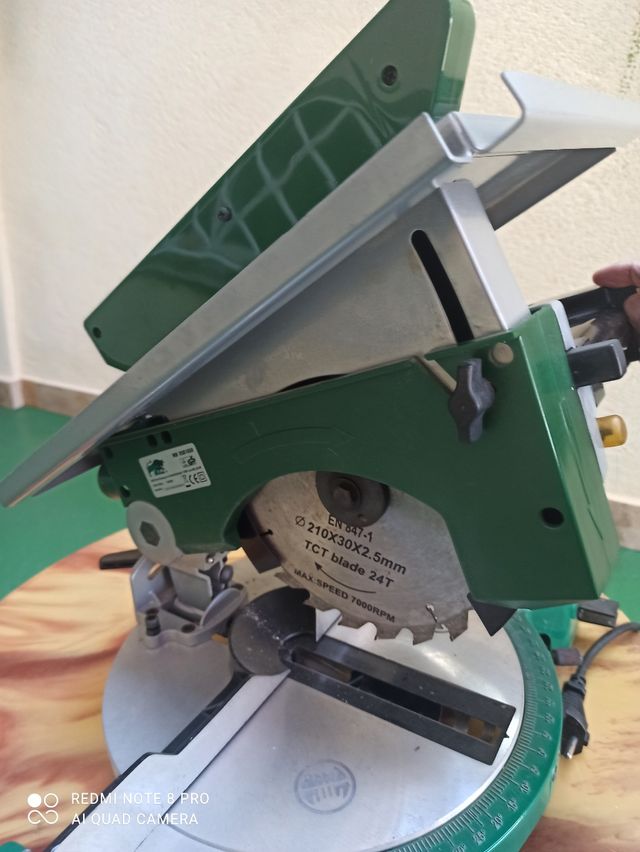 Maquina ingletadora de carpintero