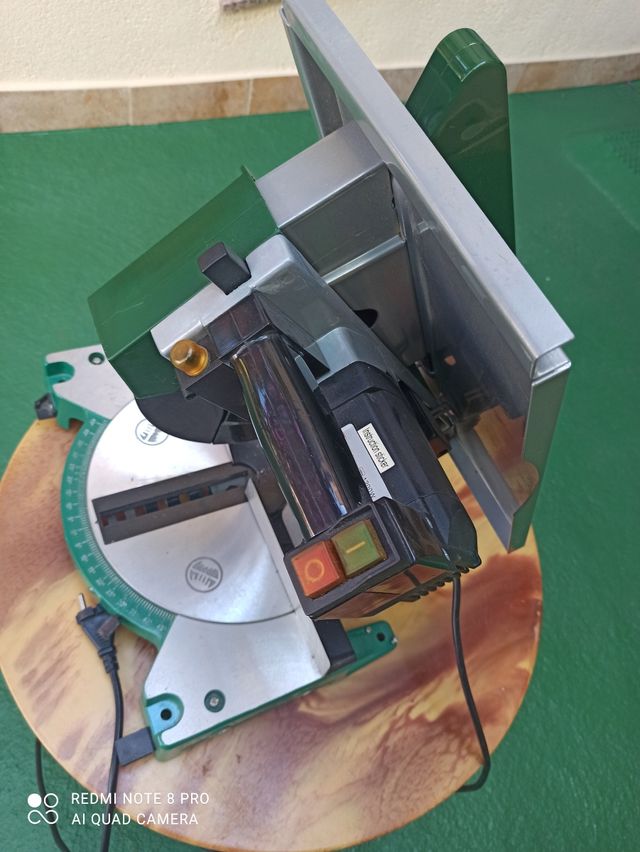 Maquina ingletadora de carpintero