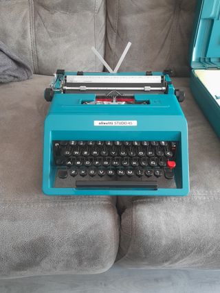 Maquina de escribir  OLIVETTI STUDIO 45