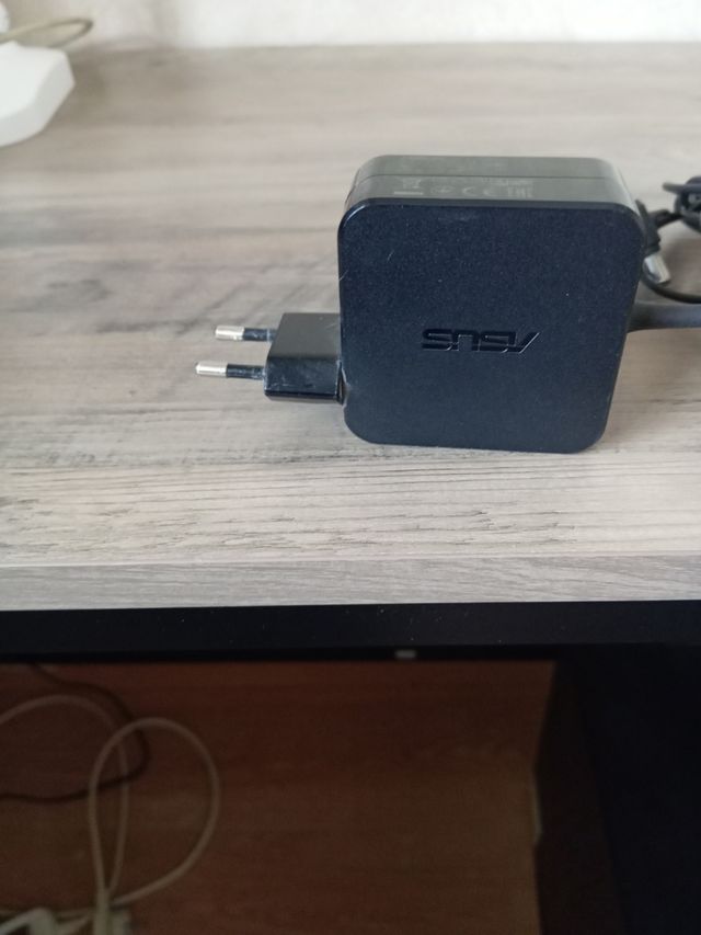 Adaptador cargador asus