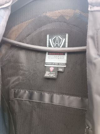 Mono de moto de mujer