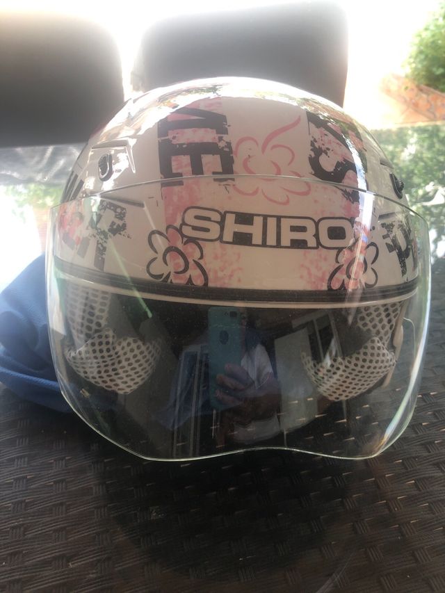 Casco de moto de mujer