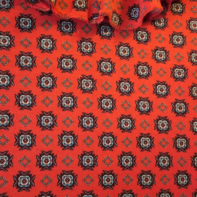 Preciosa Camiseta con volantes