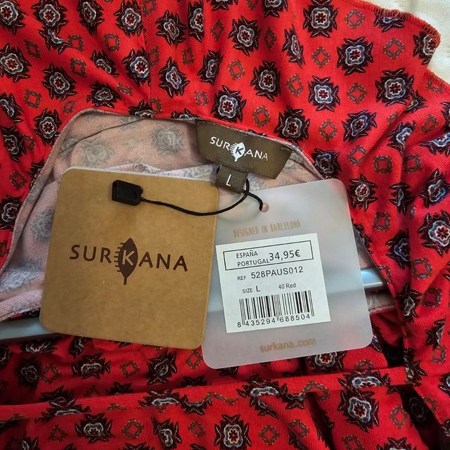 Preciosa Camiseta con volantes