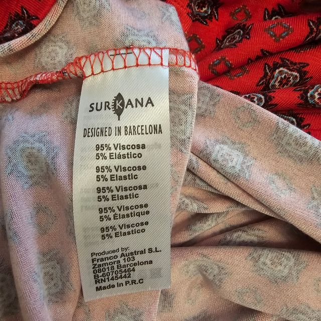 Preciosa Camiseta con volantes